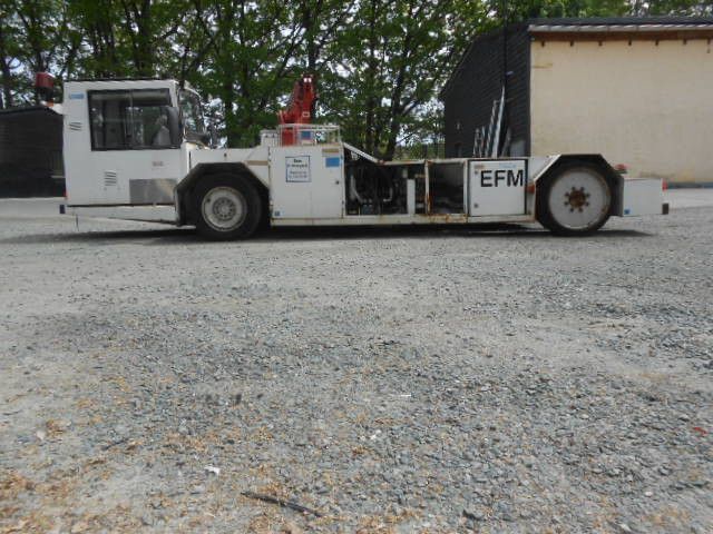 MAN AM110 Flugzeugschlepper MAN AM110 Flugzeugschlepper - 푸시백 트랙터 : 사진 5 MAN AM110 Flugzeugschlepper MAN AM110 Flugzeugschlepper - 푸시백 트랙터 : 사진 5