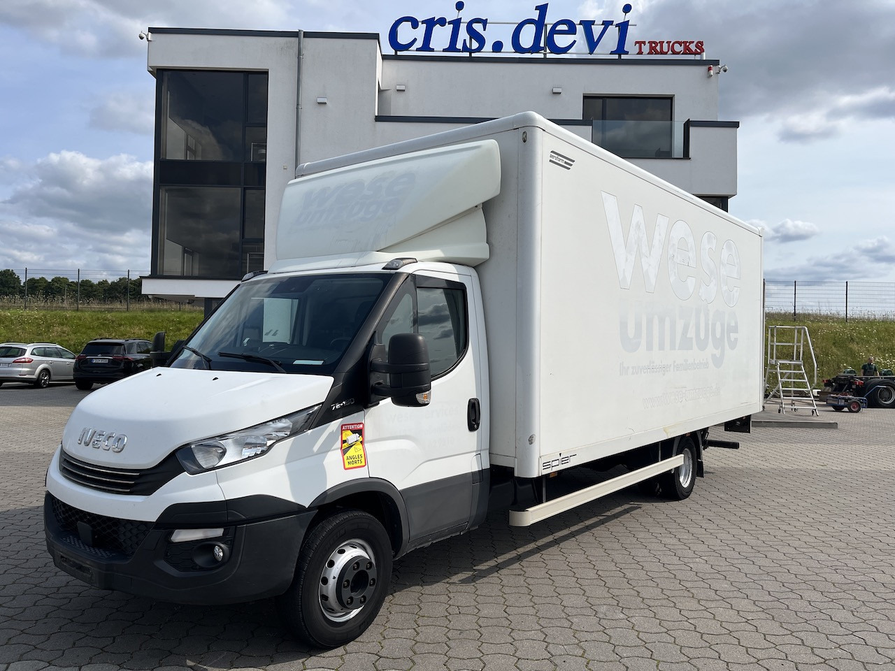 Iveco 70C18 Daily Koffer mit Ladebordwand - 박스 밴 : 사진 1 Iveco 70C18 Daily Koffer mit Ladebordwand - 박스 밴 : 사진 1