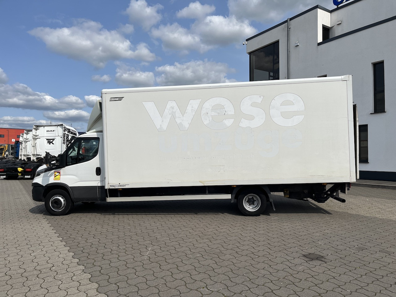 Iveco 70C18 Daily Koffer mit Ladebordwand - 박스 밴 : 사진 2 Iveco 70C18 Daily Koffer mit Ladebordwand - 박스 밴 : 사진 2