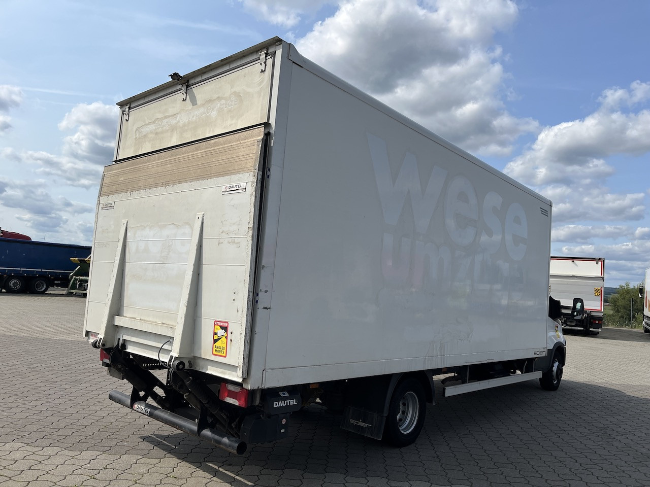 Iveco 70C18 Daily Koffer mit Ladebordwand - 박스 밴 : 사진 4 Iveco 70C18 Daily Koffer mit Ladebordwand - 박스 밴 : 사진 4