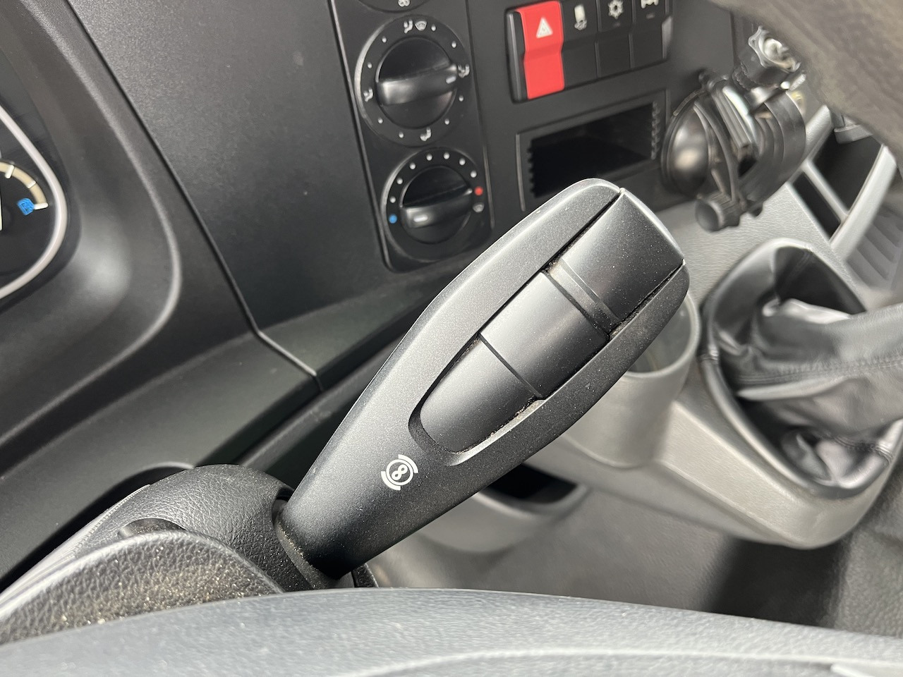 Mercedes-Benz Atego 823 4x2 AHK Hebezug Seilzug Brennholz - 플랫베드 밴 : 사진 2 Mercedes-Benz Atego 823 4x2 AHK Hebezug Seilzug Brennholz - 플랫베드 밴 : 사진 2