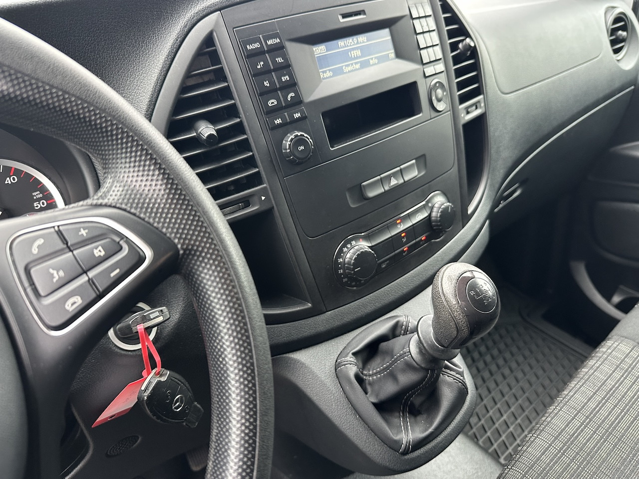 Mercedes-Benz Vito 111 CDI 9 Sitzer BT FSE Klima Tempomat Radio - 승합차 : 사진 5 Mercedes-Benz Vito 111 CDI 9 Sitzer BT FSE Klima Tempomat Radio - 승합차 : 사진 5