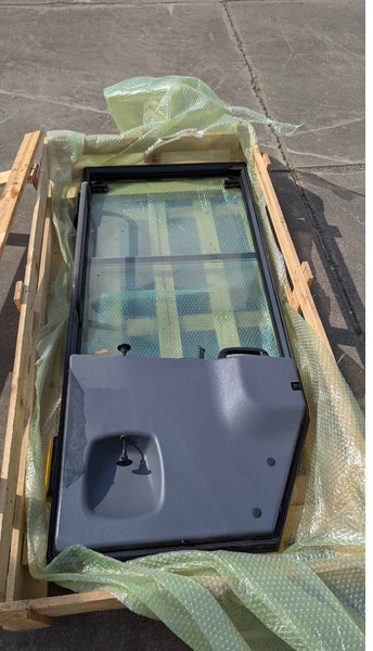 Komatsu WA100-5 DOOR ASSY 417-926-3106 - 운전실 및 내부 건설기계 용 : 사진 1 Komatsu WA100-5 DOOR ASSY 417-926-3106 - 운전실 및 내부 건설기계 용 : 사진 1