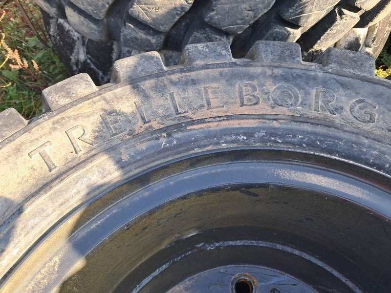 Trelleborg Excavator 10.00-20 SOLID (8 tyres) - 휠 및 타이어 건설기계 용 : 사진 3 Trelleborg Excavator 10.00-20 SOLID (8 tyres) - 휠 및 타이어 건설기계 용 : 사진 3