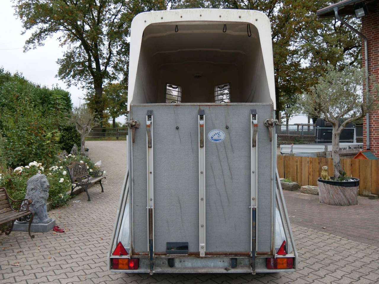 Blomert 1,5 Pferde mit Sattelkammer - 가축 트레일러 : 사진 2 Blomert 1,5 Pferde mit Sattelkammer - 가축 트레일러 : 사진 2