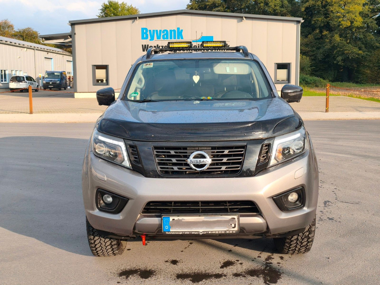 Nissan Navara NP300 N-Guard Double Cab 4x4 - SUV : 사진 2 Nissan Navara NP300 N-Guard Double Cab 4x4 - SUV : 사진 2