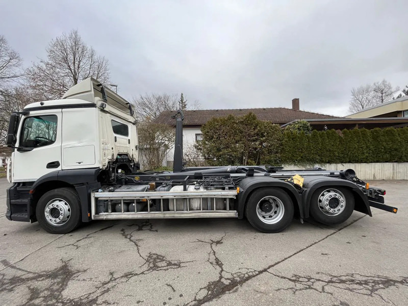 Mercedes-Benz Actros 2643 BL 6x2 Abroller - 컨테이너 운반 장치/ 스와프 보디 트럭 : 사진 2 Mercedes-Benz Actros 2643 BL 6x2 Abroller - 컨테이너 운반 장치/ 스와프 보디 트럭 : 사진 2