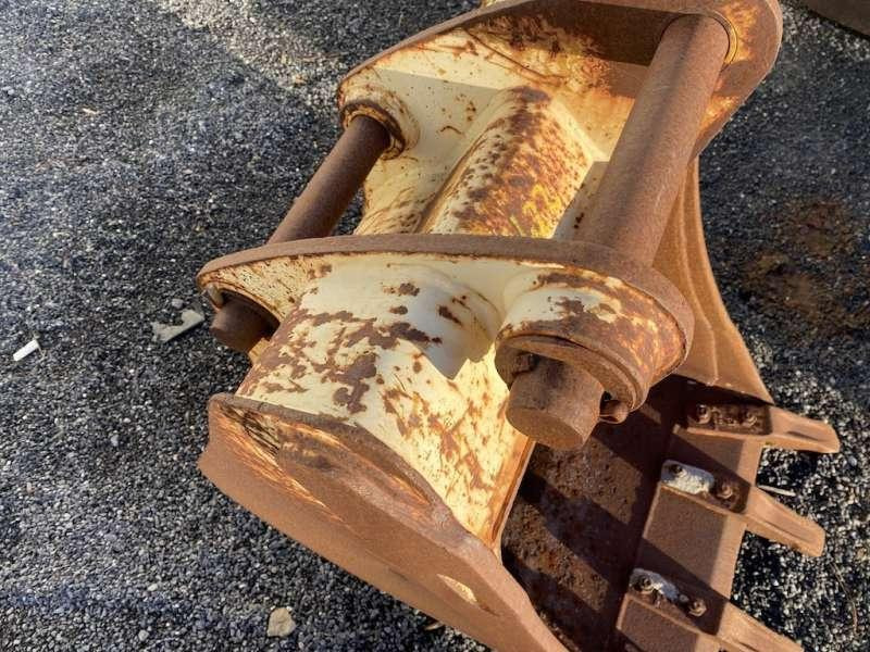 CATERPILLAR 570mm - type tractopelle - 굴삭기 버킷 : 사진 5 CATERPILLAR 570mm - type tractopelle - 굴삭기 버킷 : 사진 5