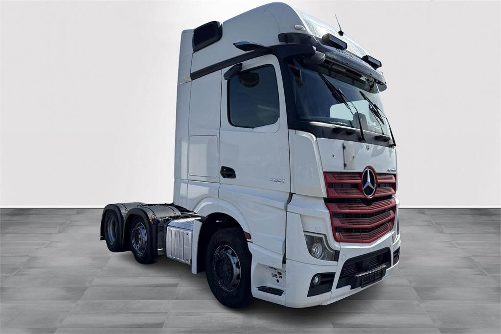 Mercedes-Benz ACTROS 2551LS 6x2/4 Väliteli - 트랙터 유닛 : 사진 4 Mercedes-Benz ACTROS 2551LS 6x2/4 Väliteli - 트랙터 유닛 : 사진 4