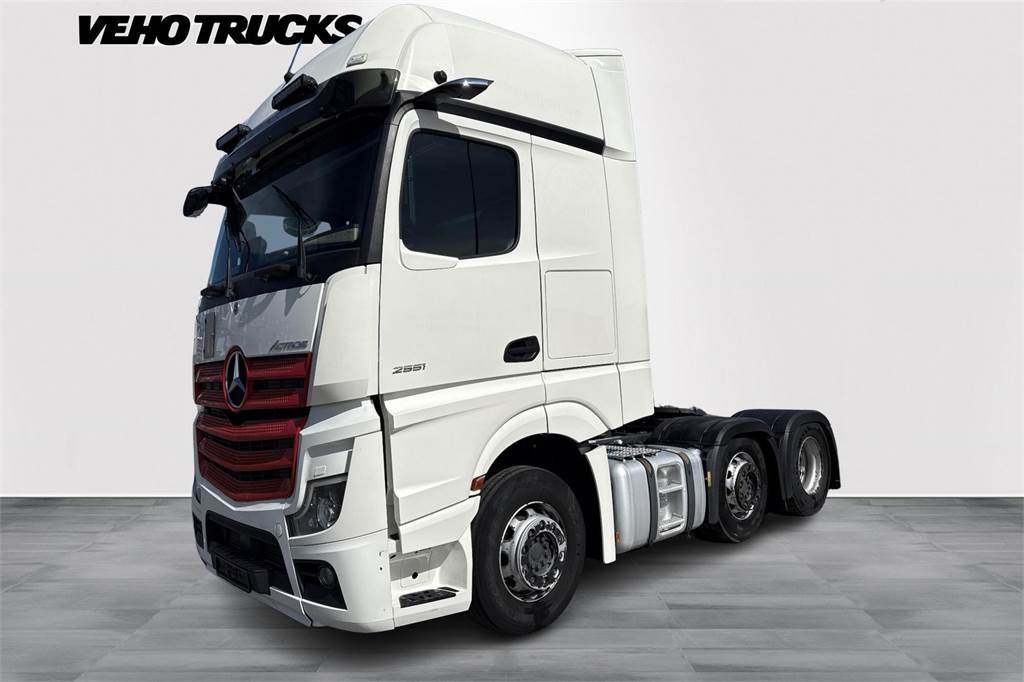 Mercedes-Benz ACTROS 2551LS 6x2/4 Väliteli - 트랙터 유닛 : 사진 2 Mercedes-Benz ACTROS 2551LS 6x2/4 Väliteli - 트랙터 유닛 : 사진 2