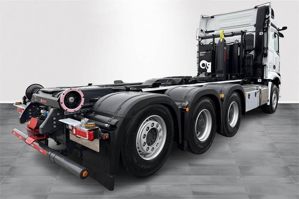 Mercedes-Benz AROCS 3253 8x4 Koukkuauto - 후크 리프트 트럭 : 사진 5 Mercedes-Benz AROCS 3253 8x4 Koukkuauto - 후크 리프트 트럭 : 사진 5