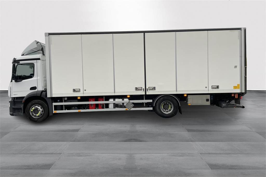 Mercedes-Benz Actros 1827L 8,7m Ksa Umpikori - 박스 트럭 : 사진 2 Mercedes-Benz Actros 1827L 8,7m Ksa Umpikori - 박스 트럭 : 사진 2