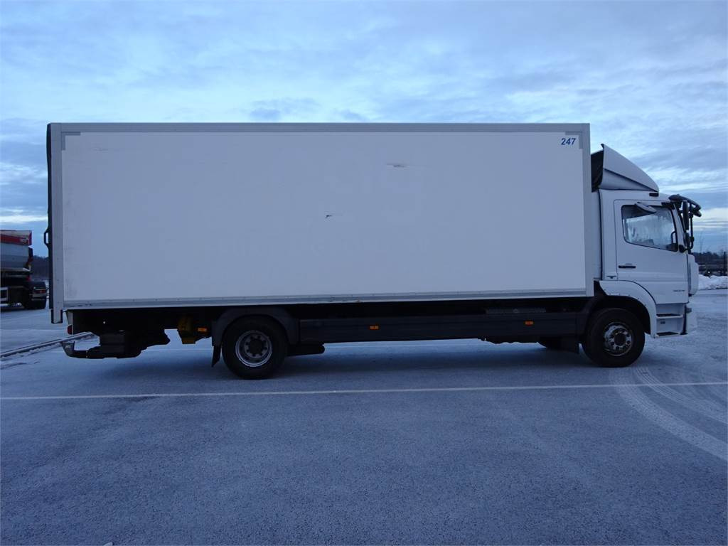 Mercedes-Benz Atego 1524L KSA-kori + PL - 박스 트럭 : 사진 4 Mercedes-Benz Atego 1524L KSA-kori + PL - 박스 트럭 : 사진 4