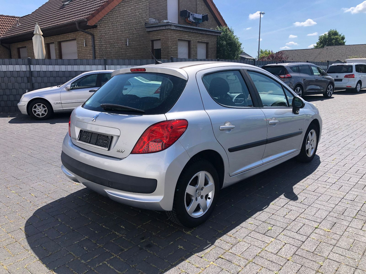 Peugeot 207 Urban Move 1.4i - 세단 : 사진 2 Peugeot 207 Urban Move 1.4i - 세단 : 사진 2