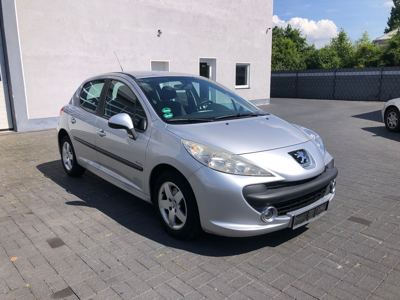 Peugeot 207 Urban Move 1.4i - 세단 : 사진 1 Peugeot 207 Urban Move 1.4i - 세단 : 사진 1