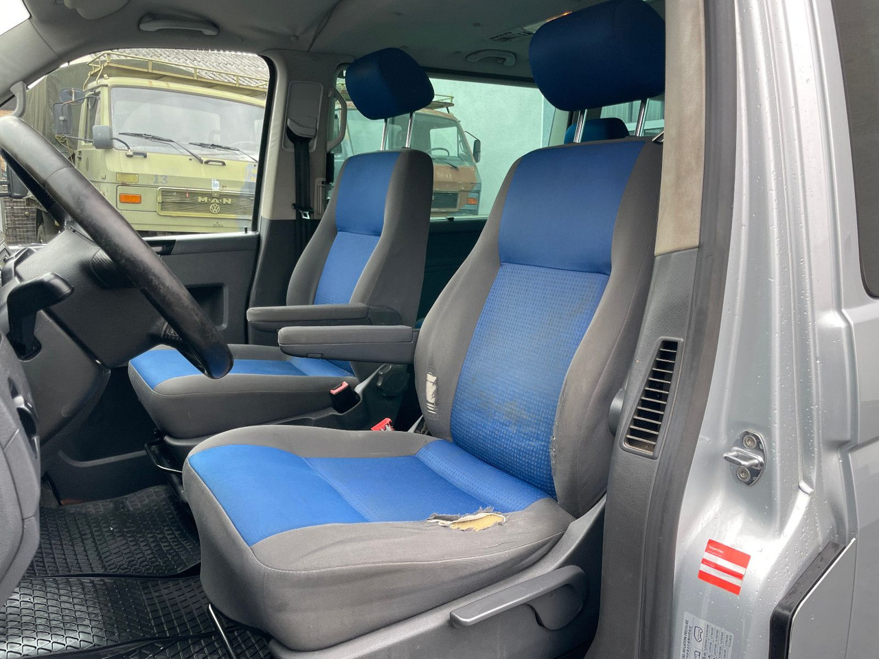 리스  Volkswagen T5 2.5 TDi Caravelle 4Motion 8-Sitzer Volkswagen T5 2.5 TDi Caravelle 4Motion 8-Sitzer : 사진 10