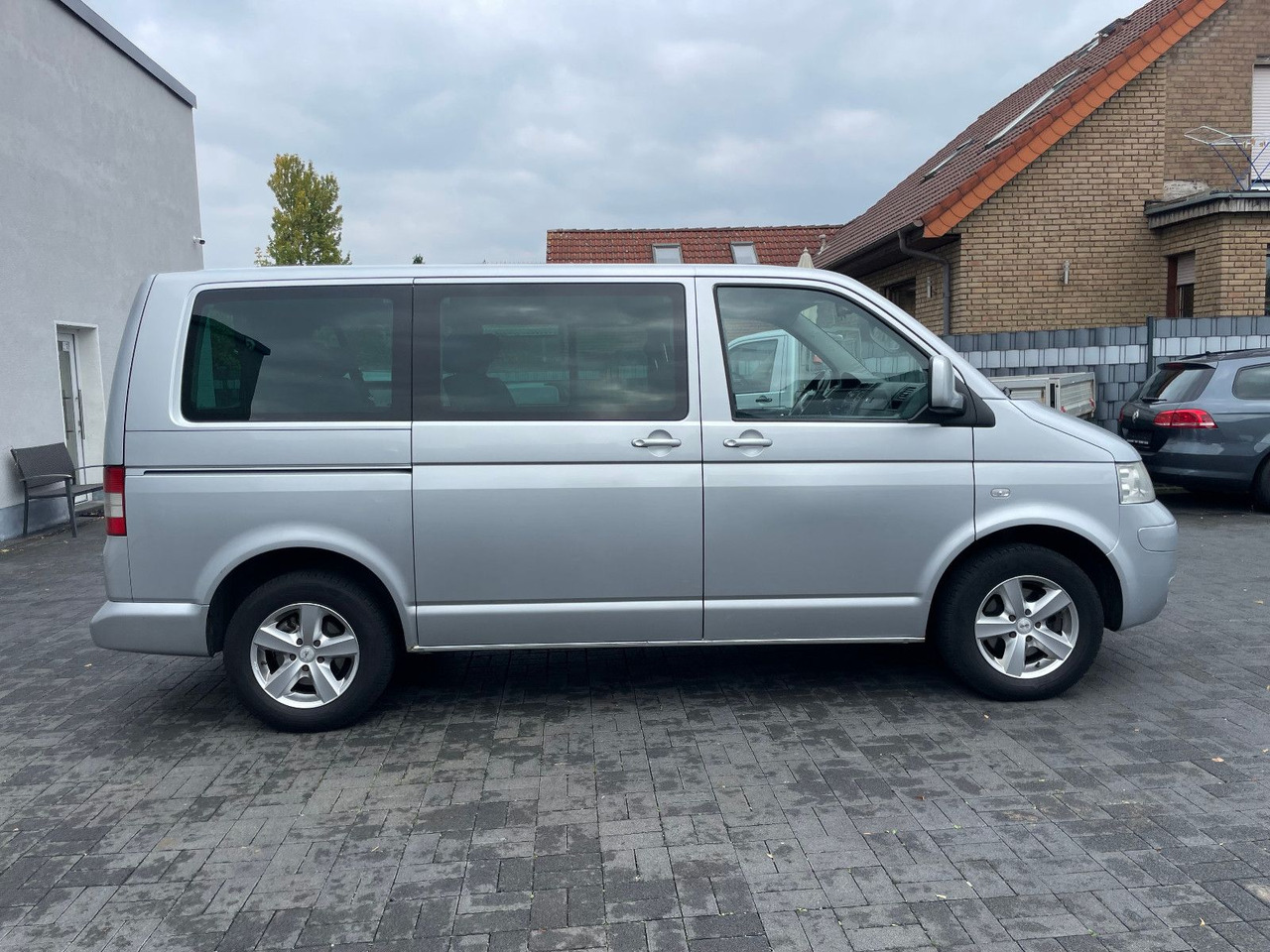 리스  Volkswagen T5 2.5 TDi Caravelle 4Motion 8-Sitzer Volkswagen T5 2.5 TDi Caravelle 4Motion 8-Sitzer : 사진 6