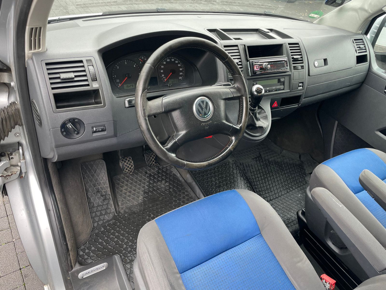 리스  Volkswagen T5 2.5 TDi Caravelle 4Motion 8-Sitzer Volkswagen T5 2.5 TDi Caravelle 4Motion 8-Sitzer : 사진 11