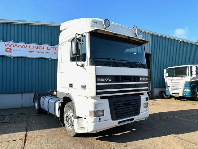 DAF 95.380 XF SPACECAB (EURO 2 / ZF16 MANUAL GEARBOX / D.E.B. ENGINE BRAKE / AIRCONDITIONING) - 트랙터 유닛 : 사진 2 DAF 95.380 XF SPACECAB (EURO 2 / ZF16 MANUAL GEARBOX / D.E.B. ENGINE BRAKE / AIRCONDITIONING) - 트랙터 유닛 : 사진 2