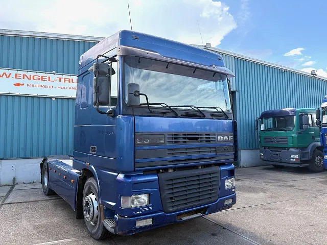DAF 95.380 XF SPACECAB (EURO 2 / ZF16 MANUAL GEARBOX / HYDRAULIC KIT / P.T.O. / SIDE SKIRTS / AIRCONDITIONING) - 트랙터 유닛 : 사진 2 DAF 95.380 XF SPACECAB (EURO 2 / ZF16 MANUAL GEARBOX / HYDRAULIC KIT / P.T.O. / SIDE SKIRTS / AIRCONDITIONING) - 트랙터 유닛 : 사진 2