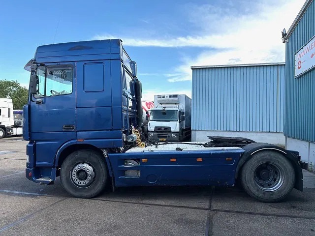 DAF 95.380 XF SPACECAB (EURO 2 / ZF16 MANUAL GEARBOX / HYDRAULIC KIT / P.T.O. / SIDE SKIRTS / AIRCONDITIONING) - 트랙터 유닛 : 사진 5 DAF 95.380 XF SPACECAB (EURO 2 / ZF16 MANUAL GEARBOX / HYDRAULIC KIT / P.T.O. / SIDE SKIRTS / AIRCONDITIONING) - 트랙터 유닛 : 사진 5