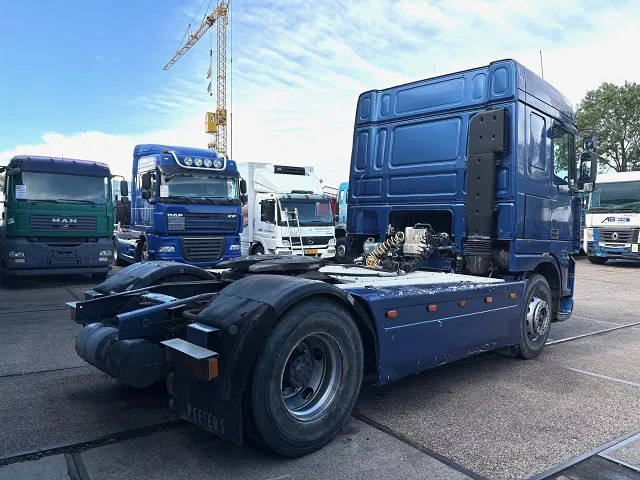 DAF 95.380 XF SPACECAB (EURO 2 / ZF16 MANUAL GEARBOX / HYDRAULIC KIT / P.T.O. / SIDE SKIRTS / AIRCONDITIONING) - 트랙터 유닛 : 사진 3 DAF 95.380 XF SPACECAB (EURO 2 / ZF16 MANUAL GEARBOX / HYDRAULIC KIT / P.T.O. / SIDE SKIRTS / AIRCONDITIONING) - 트랙터 유닛 : 사진 3