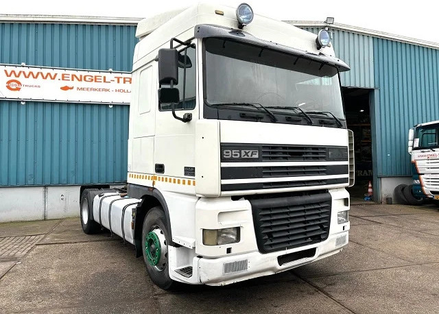 DAF 95.430 XF SPACECAB (EURO 2 / ZF16 MANUAL GEARBOX / ZF-INTARDER / AIRCONDITIONING) - 트랙터 유닛 : 사진 3 DAF 95.430 XF SPACECAB (EURO 2 / ZF16 MANUAL GEARBOX / ZF-INTARDER / AIRCONDITIONING) - 트랙터 유닛 : 사진 3