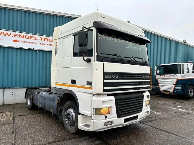 DAF 95.430 XF SPACECAB (EURO 3 / ZF16 MANUAL GEARBOX / ZF-INTARDER / AIRCONDITIONING / 870 LITER DIESELTANK) - 트랙터 유닛 : 사진 2 DAF 95.430 XF SPACECAB (EURO 3 / ZF16 MANUAL GEARBOX / ZF-INTARDER / AIRCONDITIONING / 870 LITER DIESELTANK) - 트랙터 유닛 : 사진 2