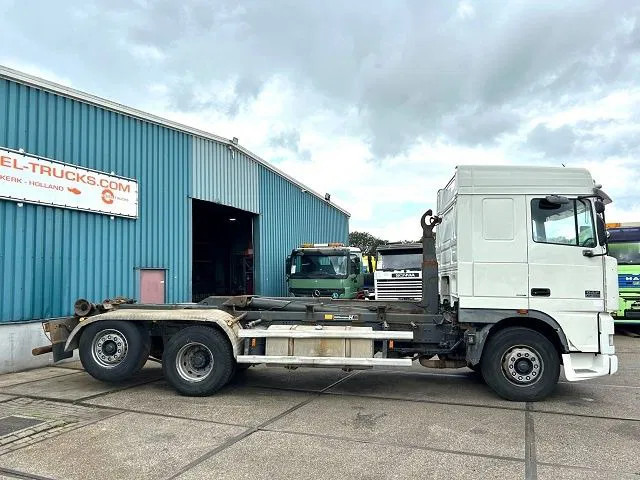 DAF 95.480 XF SPACECAB 6x2 WITH HOOK-ARM SYSTEM (EURO 3 / ZF16 MANUAL GEARBOX / ZF-INTARDER / STEEL-/AIR SUSPENSION / AIRCONDITIONIN - 후크 리프트 트럭 : 사진 4 DAF 95.480 XF SPACECAB 6x2 WITH HOOK-ARM SYSTEM (EURO 3 / ZF16 MANUAL GEARBOX / ZF-INTARDER / STEEL-/AIR SUSPENSION / AIRCONDITIONIN - 후크 리프트 트럭 : 사진 4