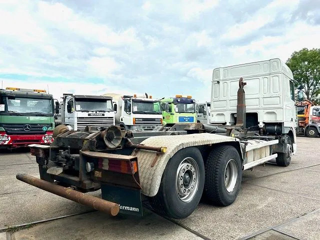 DAF 95.480 XF SPACECAB 6x2 WITH HOOK-ARM SYSTEM (EURO 3 / ZF16 MANUAL GEARBOX / ZF-INTARDER / STEEL-/AIR SUSPENSION / AIRCONDITIONIN - 후크 리프트 트럭 : 사진 3 DAF 95.480 XF SPACECAB 6x2 WITH HOOK-ARM SYSTEM (EURO 3 / ZF16 MANUAL GEARBOX / ZF-INTARDER / STEEL-/AIR SUSPENSION / AIRCONDITIONIN - 후크 리프트 트럭 : 사진 3