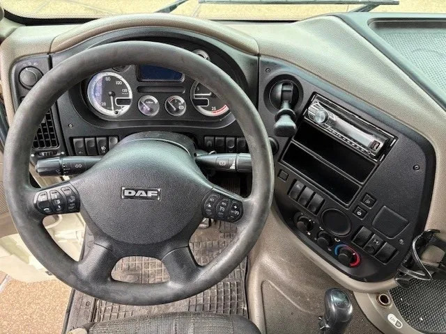 DAF XF 105.460 ATE SPACECAB 4x2 ONLY 835.500 KM (ZF-MANUAL GEARBOX / ZF-INTARDER / AIRCONDITIONING / EURO 5) - 트랙터 유닛 : 사진 5 DAF XF 105.460 ATE SPACECAB 4x2 ONLY 835.500 KM (ZF-MANUAL GEARBOX / ZF-INTARDER / AIRCONDITIONING / EURO 5) - 트랙터 유닛 : 사진 5