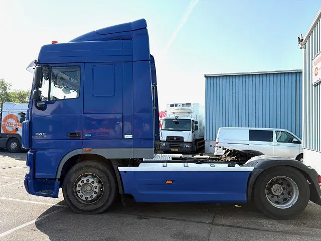 DAF XF 105.460 ATE SPACECAB (ZF16 MANUAL GEARBOX / HYDRAULIC KIT / P.T.O. / ADR-VLG / FULL SPOILERSET / FRIDGE) - 트랙터 유닛 : 사진 5 DAF XF 105.460 ATE SPACECAB (ZF16 MANUAL GEARBOX / HYDRAULIC KIT / P.T.O. / ADR-VLG / FULL SPOILERSET / FRIDGE) - 트랙터 유닛 : 사진 5