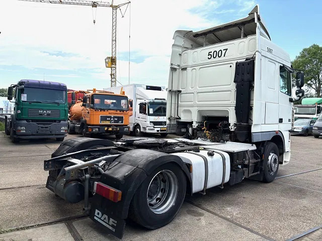 DAF XF 105.460 SPACECAB (4 IDENTICAL UNITS AVAILBLE) (ZF16 MANUAL GEARBOX / MX-BRAKE / 870+430 LITER TANK / FRIDGE / AIRCONDITIONING - 트랙터 유닛 : 사진 3 DAF XF 105.460 SPACECAB (4 IDENTICAL UNITS AVAILBLE) (ZF16 MANUAL GEARBOX / MX-BRAKE / 870+430 LITER TANK / FRIDGE / AIRCONDITIONING - 트랙터 유닛 : 사진 3