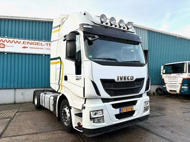 Iveco Stralis 440.42 /TP HIGH-WAY (EURO 6 / AUTOMATIC GEARBOX / 2x TANK / FRIDGE / AIRCONDITIONING / ETC.) - 트랙터 유닛 : 사진 2 Iveco Stralis 440.42 /TP HIGH-WAY (EURO 6 / AUTOMATIC GEARBOX / 2x TANK / FRIDGE / AIRCONDITIONING / ETC.) - 트랙터 유닛 : 사진 2