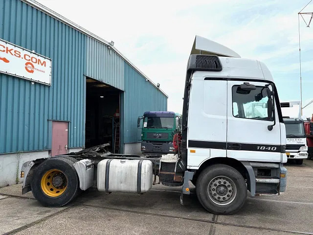 Mercedes-Benz Actros 1840 LS (MP1) (EPS WITH CLUTCH (3 PEDALS) / RETARDER / ROOF SPOILER / ETC.) - 트랙터 유닛 : 사진 4 Mercedes-Benz Actros 1840 LS (MP1) (EPS WITH CLUTCH (3 PEDALS) / RETARDER / ROOF SPOILER / ETC.) - 트랙터 유닛 : 사진 4