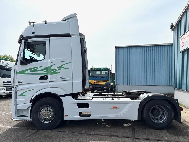 Mercedes-Benz Actros 1845 LS BIGSPACE (RETARDER / EURO 5 / TELLIGENT GEARBOX / FULL SPOILERSET / 2x DIESELTANK / AIRCONDITIONING) - 트랙터 유닛 : 사진 5 Mercedes-Benz Actros 1845 LS BIGSPACE (RETARDER / EURO 5 / TELLIGENT GEARBOX / FULL SPOILERSET / 2x DIESELTANK / AIRCONDITIONING) - 트랙터 유닛 : 사진 5
