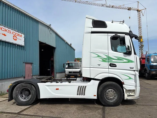 Mercedes-Benz Actros 1845 LS BIGSPACE (RETARDER / EURO 5 / TELLIGENT GEARBOX / FULL SPOILERSET / 2x DIESELTANK / AIRCONDITIONING) - 트랙터 유닛 : 사진 4 Mercedes-Benz Actros 1845 LS BIGSPACE (RETARDER / EURO 5 / TELLIGENT GEARBOX / FULL SPOILERSET / 2x DIESELTANK / AIRCONDITIONING) - 트랙터 유닛 : 사진 4