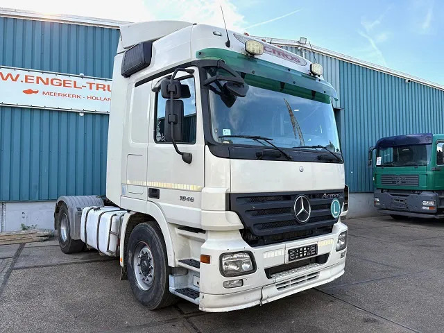 Mercedes-Benz Actros 1846 LS (MP2) (EPS WITH CLUTCH / RETARDER / 3-PEDALS/ AIRCONDITIONING / ETC) - 트랙터 유닛 : 사진 2 Mercedes-Benz Actros 1846 LS (MP2) (EPS WITH CLUTCH / RETARDER / 3-PEDALS/ AIRCONDITIONING / ETC) - 트랙터 유닛 : 사진 2