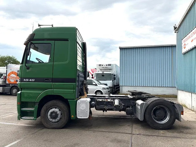 Mercedes-Benz Actros 1848 V8 MEGASPACE (EPS WITH CLUTCH (3 PEDALS) / REDUCTION AXLE / FRIDGE / ETC.) - 트랙터 유닛 : 사진 5 Mercedes-Benz Actros 1848 V8 MEGASPACE (EPS WITH CLUTCH (3 PEDALS) / REDUCTION AXLE / FRIDGE / ETC.) - 트랙터 유닛 : 사진 5
