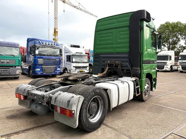 Mercedes-Benz Actros 1848 V8 MEGASPACE (EPS WITH CLUTCH (3 PEDALS) / REDUCTION AXLE / FRIDGE / ETC.) - 트랙터 유닛 : 사진 3 Mercedes-Benz Actros 1848 V8 MEGASPACE (EPS WITH CLUTCH (3 PEDALS) / REDUCTION AXLE / FRIDGE / ETC.) - 트랙터 유닛 : 사진 3