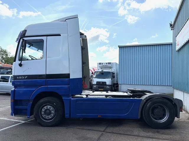Mercedes-Benz Actros 1857 LS (MP1) MEGASPACE (EPS WITH CLUTCH (3-PEDALS) / RETARDER / REDUCTION AXLE / AIRCONDITIONING) - 트랙터 유닛 : 사진 5 Mercedes-Benz Actros 1857 LS (MP1) MEGASPACE (EPS WITH CLUTCH (3-PEDALS) / RETARDER / REDUCTION AXLE / AIRCONDITIONING) - 트랙터 유닛 : 사진 5
