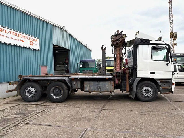Mercedes-Benz Actros 2540 L 6x2 MP1 WITH V-CRANE & HOOK-ARM SYSTEM (EPS WITH CLUTCH (3 PEDALS) / REDUCTION AXLE / STEEL-/AIR SUSPENSION / P.T. - 후크 리프트 트럭, 크레인 트럭 : 사진 4 Mercedes-Benz Actros 2540 L 6x2 MP1 WITH V-CRANE & HOOK-ARM SYSTEM (EPS WITH CLUTCH (3 PEDALS) / REDUCTION AXLE / STEEL-/AIR SUSPENSION / P.T. - 후크 리프트 트럭, 크레인 트럭 : 사진 4