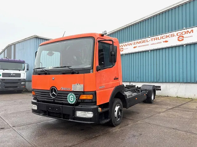 Mercedes-Benz Atego 823L DAY CAB (6-CILINDER) 4x2 CHASSIS (MANUAL GEARBOX / SPER DIFFERENTIAL / 6-CILINDER ENGINE) - 캡 새시 트럭 : 사진 1 Mercedes-Benz Atego 823L DAY CAB (6-CILINDER) 4x2 CHASSIS (MANUAL GEARBOX / SPER DIFFERENTIAL / 6-CILINDER ENGINE) - 캡 새시 트럭 : 사진 1