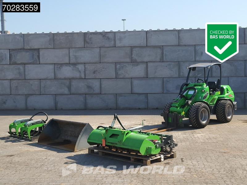 Avant M860i ATTACHMENTS INCLUDED - 휠 로더 : 사진 1 Avant M860i ATTACHMENTS INCLUDED - 휠 로더 : 사진 1