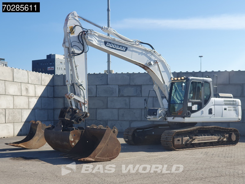 Doosan DX225 LC-3 3 BUCKETS - 크롤러 굴삭기 : 사진 2 Doosan DX225 LC-3 3 BUCKETS - 크롤러 굴삭기 : 사진 2