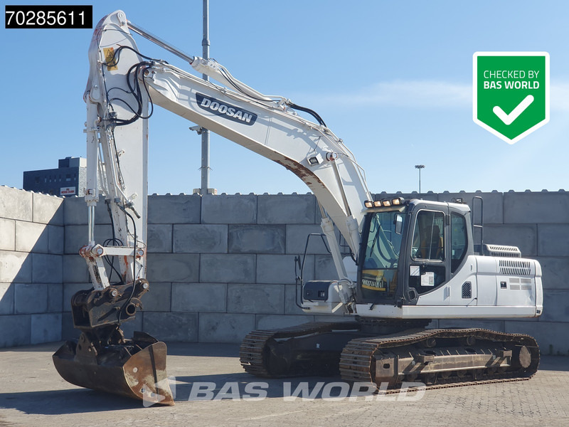 Doosan DX225 LC-3 3 BUCKETS - 크롤러 굴삭기 : 사진 1 Doosan DX225 LC-3 3 BUCKETS - 크롤러 굴삭기 : 사진 1