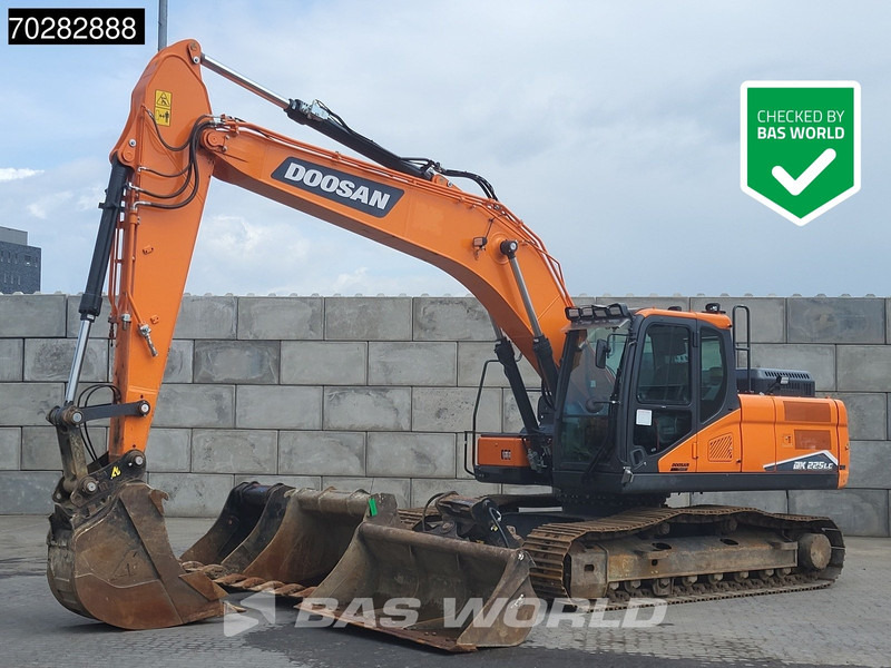 Doosan DX225 LC-7 4 BUCKETS - 크롤러 굴삭기 : 사진 1 Doosan DX225 LC-7 4 BUCKETS - 크롤러 굴삭기 : 사진 1
