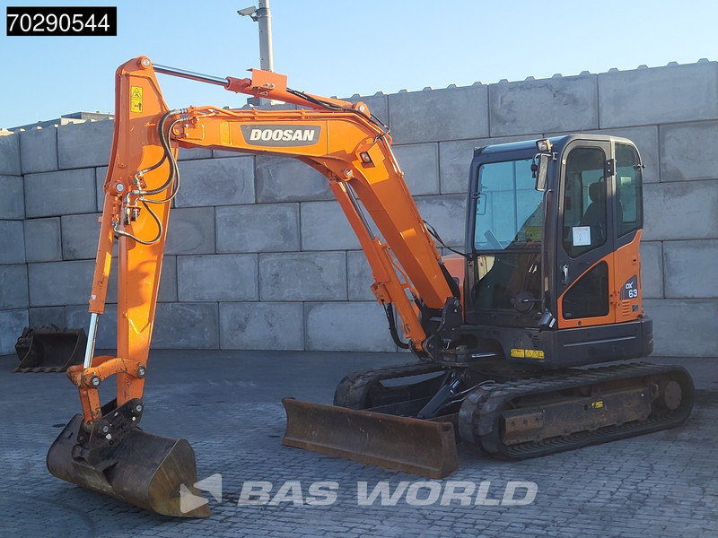 Doosan DX63-3 - 미니 굴삭기 : 사진 5 Doosan DX63-3 - 미니 굴삭기 : 사진 5