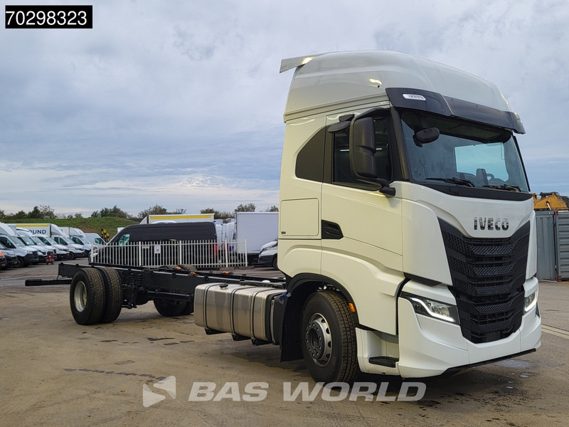 Iveco S-Way 420 4X2 NEW! Chassis, Automatic Standklima 2xTanks Euro 6 - 캡 새시 트럭 : 사진 3 Iveco S-Way 420 4X2 NEW! Chassis, Automatic Standklima 2xTanks Euro 6 - 캡 새시 트럭 : 사진 3