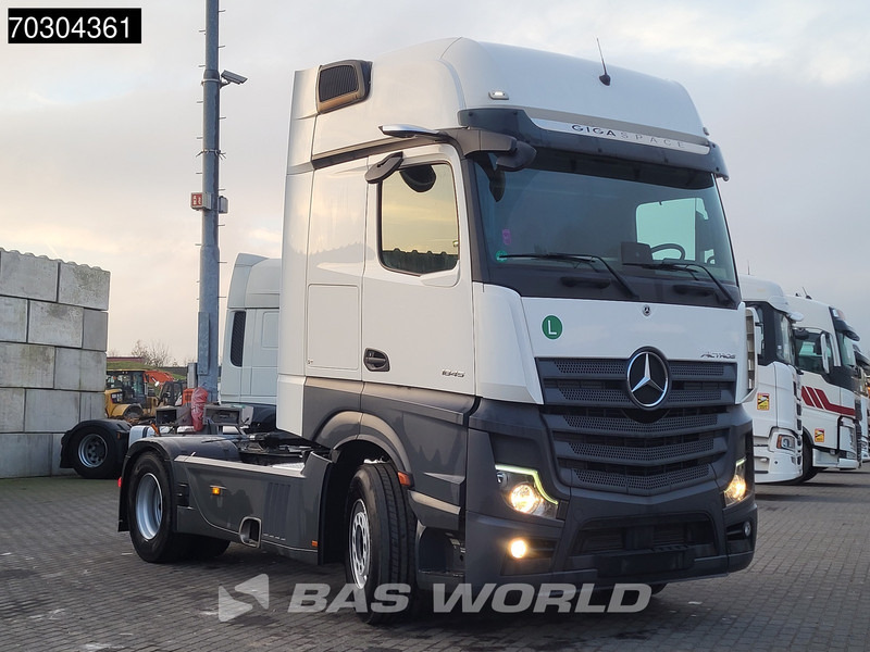 Mercedes-Benz Actros 1845 4X2 GigaSpace Retarder MirrorCam Navi Euro 6 - 트랙터 유닛 : 사진 3 Mercedes-Benz Actros 1845 4X2 GigaSpace Retarder MirrorCam Navi Euro 6 - 트랙터 유닛 : 사진 3